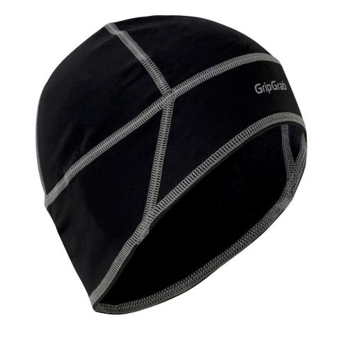 GripGrab Skull Cap Junior är en svart beanie-liknande cykelkeps med grå sömmar och "GripGrab" tryckt på sidan, mot en vit bakgrund.