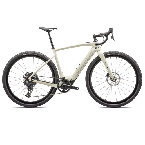 Specialized Turbo Creo SL 2 Expert kolfiber el-racer i gråbeige färg. Den står i ett ljust utrymme med mjuk belysning