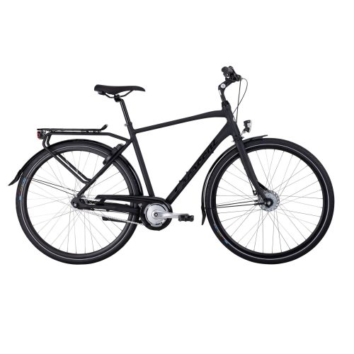 En svart Crescent Tarfek herrcykel visas i profil mot en vit bakgrund. Cykeln har sju växlar och en robust ram, perfekt för stadscykling och pendling. Belysningen framhäver cykelns matta finish.