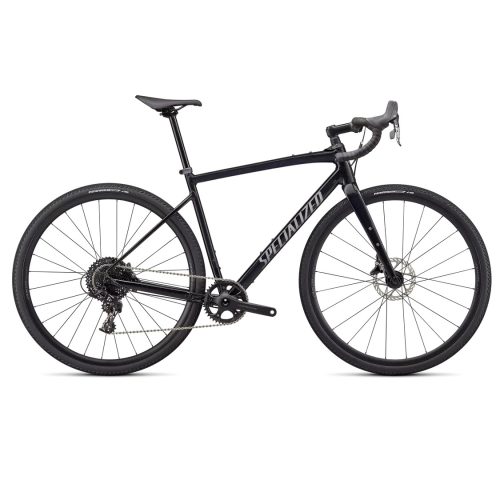 Svart Specialized Diverge Comp E5 gruscykel, fotograferad i studiobelysning. Detaljerad bild av cykelns komponenter och ram, framhäver dess eleganta design och robusta konstruktion.