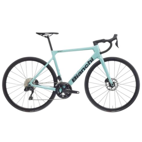 En Celeste Racer Bianchi Sprint 105 2x12s landsvägscykel med drop-styre, smala däck, svart ”Bianchi”-text på ramen och skivbromsar avbildas från sidan mot en vit bakgrund.