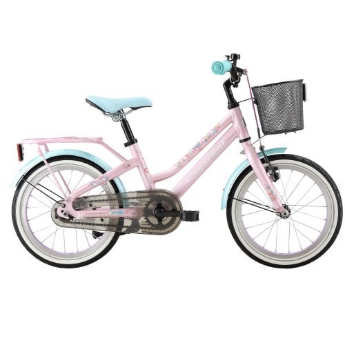 Rosa Crescent Svava barncykel med ljusblå detaljer och korg, fotograferad mot vit bakgrund. Mjukt ljus framhäver cykelns design och färger.