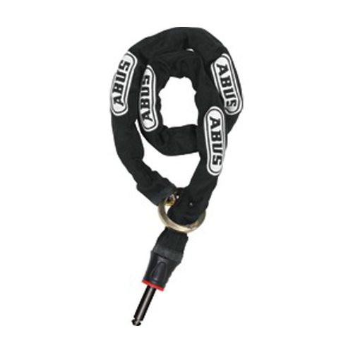 Abus ACH 6KS plug-in-kedja med svart tygöverdrag och tydligt ABUS-tryck. Kedjan är låst med ett robust lås och nyckel, placerad mot en ren, ljus bakgrund.