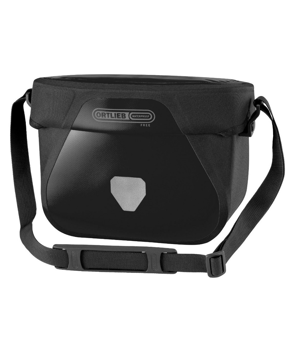 ultimate-six-free-svart Svart Ortlieb Ultimate Free styrväska på 6,5 liter, perfekt för cykelturer. Väskan har justerbar axelrem och reflexdetaljer för ökad synlighet. Marken är vit.
