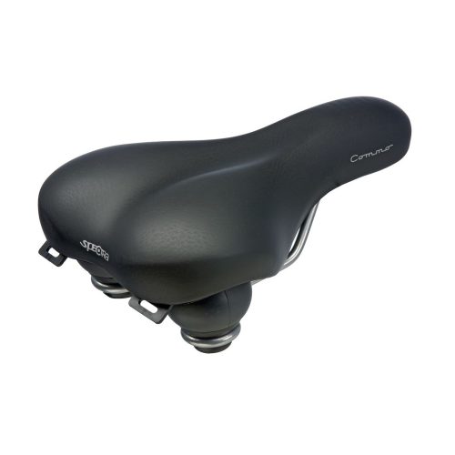 En närbild av en svart cykelsadel av märket Spectra Commo, med kromfjädrar och ljus branding. Bilden visar god detaljrikedom och belysning, perfekt för produktvisning.
