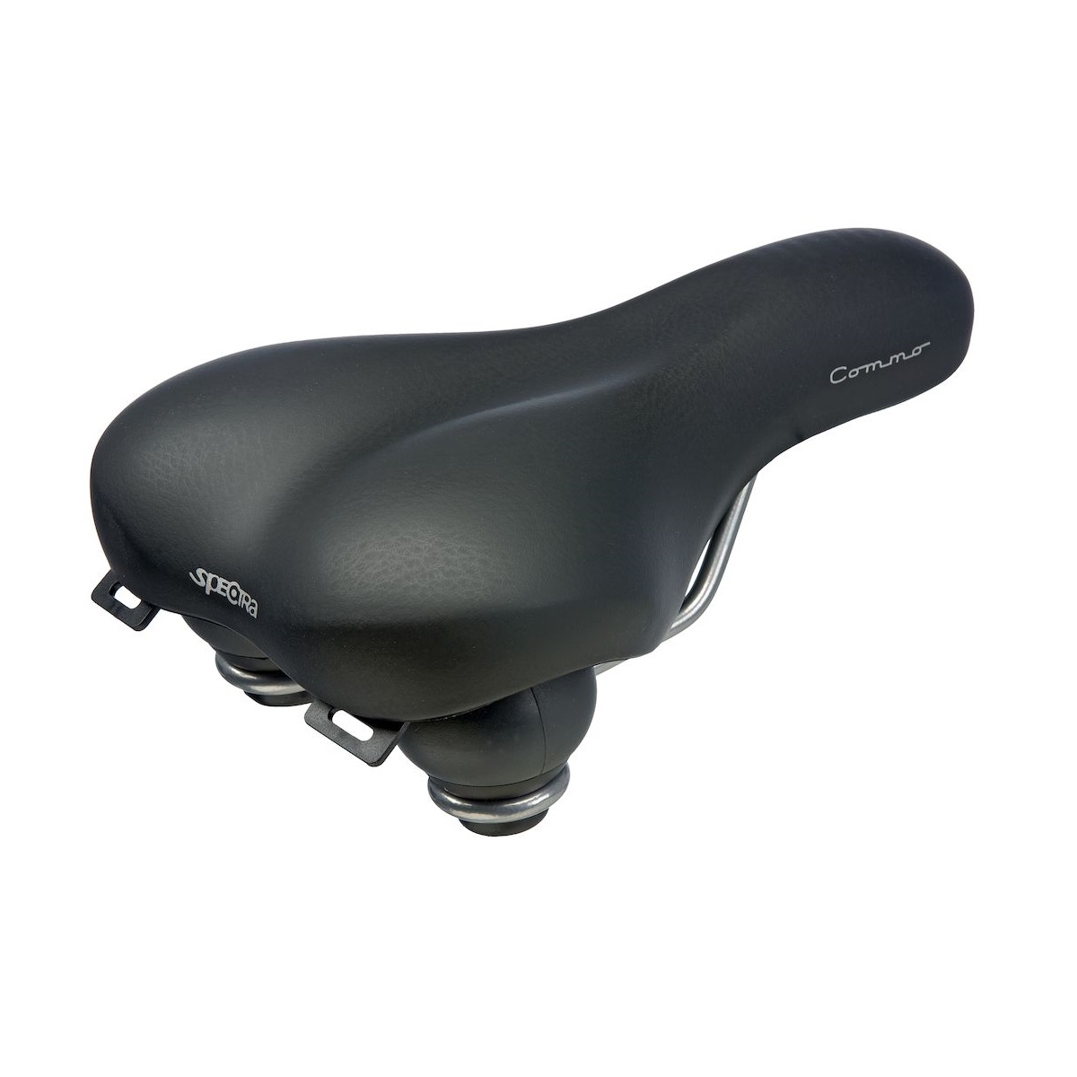 C7100590_9909_preview En närbild av en svart cykelsadel av märket Spectra Commo, med kromfjädrar och ljus branding. Bilden visar god detaljrikedom och belysning, perfekt för produktvisning.
