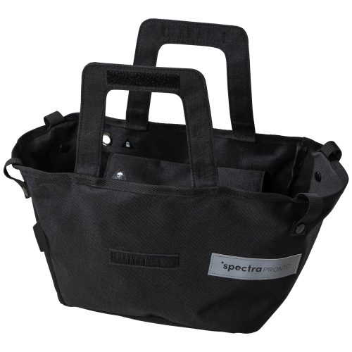 En svart Spectra Pronto CarryOn insatsväska i tyg visas mot en vit bakgrund, med dubbla handtag fästa med kardborreband och en Spectra-etikett synlig.
