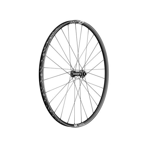 Ett detaljerat foto av ett DT Swiss XR 1700 Spline 29-tums mountainbike-hjul. Hjulet är svart med tunna ekrar och presenterat mot en ren vit bakgrund.