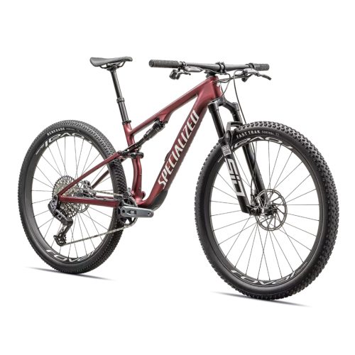 Röd Specialized Epic 8 Expert Mountainbike, en stilren och välutrustad cykel för krävande terräng. Bra ljus, skarp bild som visar detaljer på ramen och däcken.