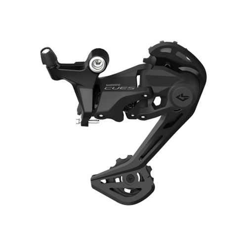 En detaljerad bild av en svart Shimano CUES RD-U4020 bakväxel, belyst för att framhäva dess komplexa design och struktur. Typsnittet "SHIMANO CUES" är också tydligt.