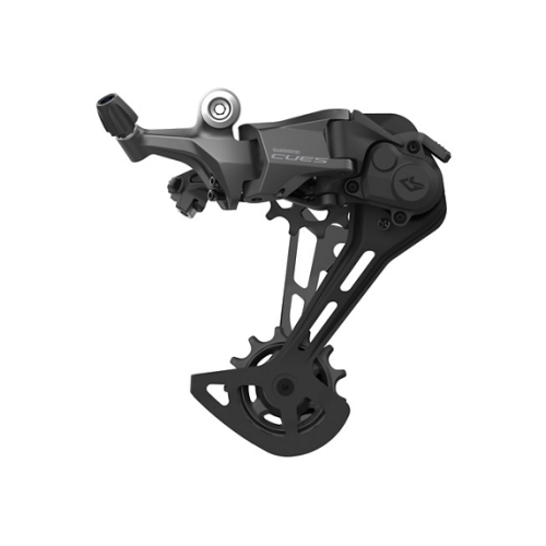 Detaljerad bild av en Shimano CUES RD-U6000 bakväxel. Mörk atmosfär med fokuserad belysning framhäver mekanikens intrikata design och komponenter för 1x10/11s växelsystem.