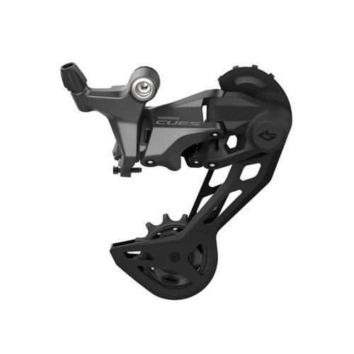 Detaljerad bild av en svart Shimano CUES RD-U6020 bakväxel, med tydliga detaljer av kugghjul, konstruktion och "Shimano CUES" märket, under välbelyst och neutral atmosfär.