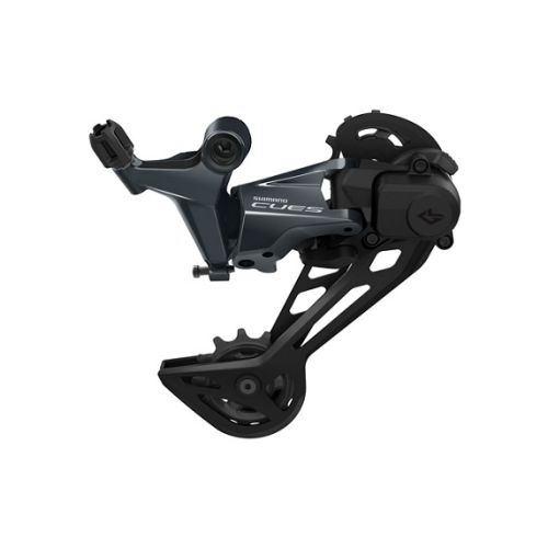 Detaljerad bild av en Shimano CUES RD-U8020 bakväxel, 2x11s. Mörkgrå och svart design framhävs av studioljus mot en vit bakgrund, vilket betonar dess precisa konstruktion.