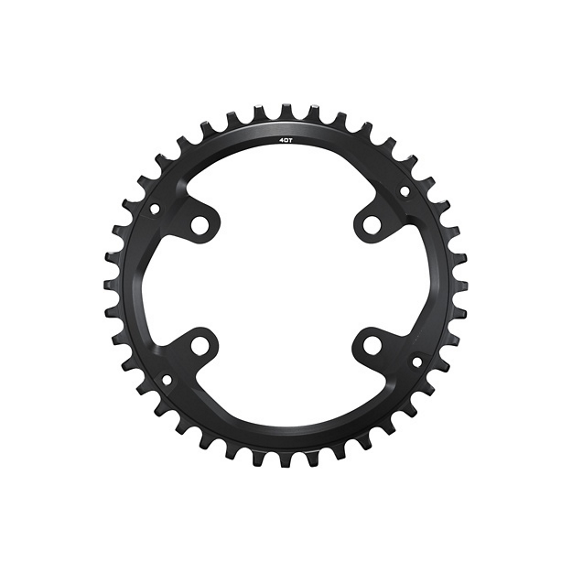 Y0R69801T-40T-FC-U8000-1-primary_1.jpg.thumb.572.572 Svart Shimano CUES FC-U8000-1 framdrev med 40 tänder, syns mot vit bakgrund. Studiobelysning framhäver detaljerna i den cirkulära designen och de fyra monteringspunkterna.