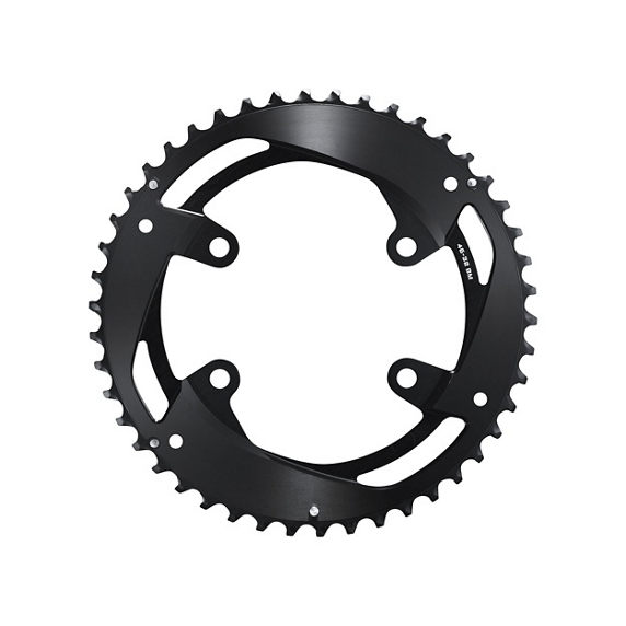 Y0R998010-46T-FC-U8000-2-primary_1.jpg.thumb.572.572 Närbild av ett svart Shimano CUES FC-U8000-2 framdrev för cykel, antingen 46T eller 32T, med detaljerad belysning som framhäver dess konstruktion och design.