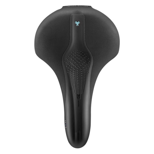 En svart Selle Royal Scientia M1/2/3 sadel i moderat utförande. Produktbilden visar sadeln i detalj, med fokus på design och material. Jämn belysning framhäver konturerna.