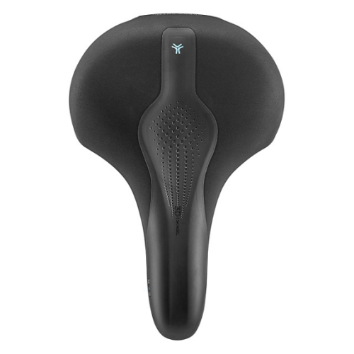 En svart Selle Royal Scientia R2 cykelsadel i avslappnat utförande. Sadeln har en ergonomisk design med tryckavlastande mittkanal och dämpning för ökad komfort.