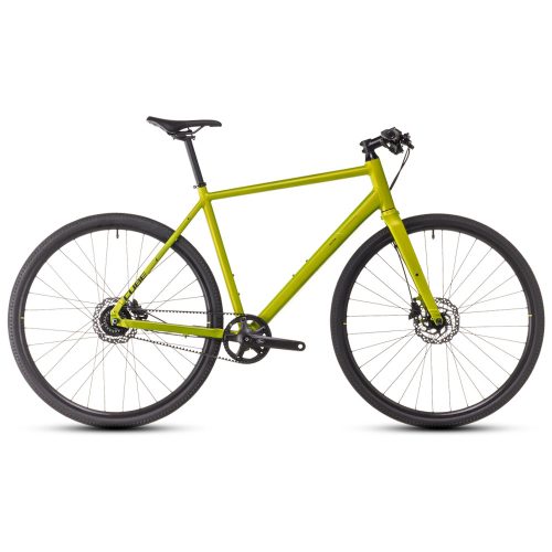 Limegrön Cube Editor Race hybridcykel visas i studiokvalitetsljus. Cykeln har remdrift, Alfine-växlar och hydrauliska skivbromsar, vilket framhäver dess eleganta design och funktionella egenskaper.