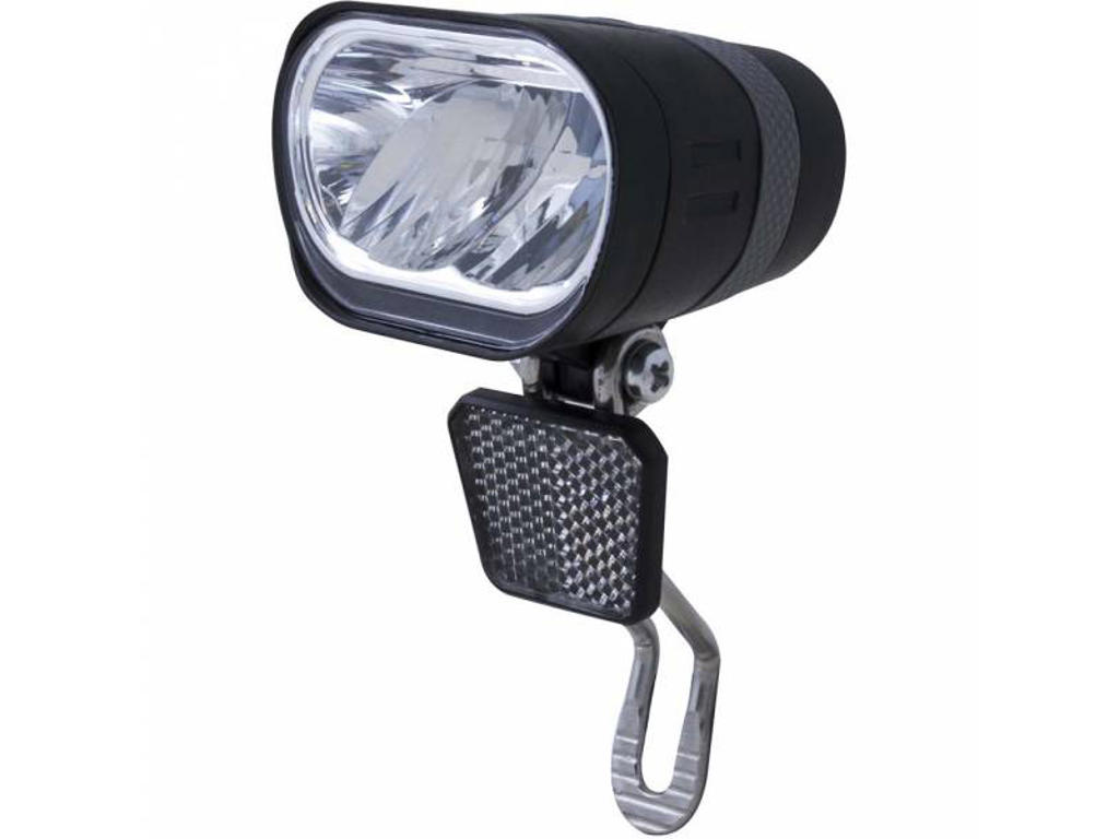 h635018_default Närbild av en Spanninga Axendo dynamodriven framlampa med 40 lux, monterad på en kromfärgad bygel. Lampan har en rektangulär form och en svart kropp med reflex. Ljuset är skarpt och detaljerat.