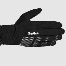 Närbild av en svart GripGrab Ride II vindtät handske i storlek XXL. Handsken har vita GripGrab-loggan och vita silikondetaljer för bättre grepp. Mjuk belysning framhäver materialets textur.