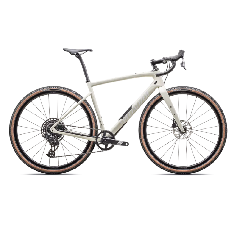 Gravel Specialized Diverge Comp Carbon 95425-50 Specialized Diverge Comp Carbon gruscykel, sidovy, mot en ren vit bakgrund. Neutral färgton och naturligt ljus framhäver de fina detaljerna och ramens design.