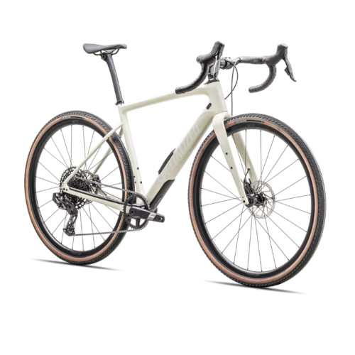 Specialized Diverge Comp Carbon gravelcykel, ljusbeige ram med bruna däck, i studioljus. Fokus på cykelns detaljer och design.