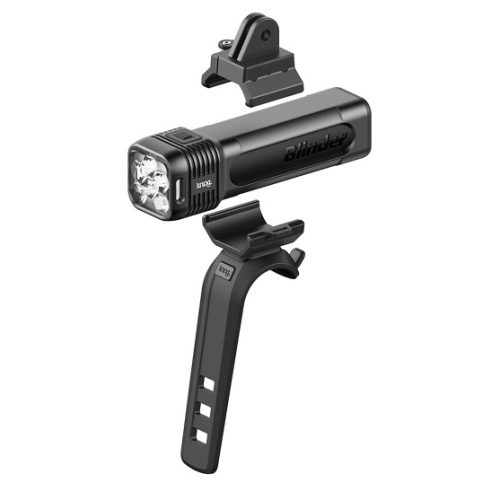 En svart Knog Blinder 900 lumen framlampa visas i studioljus med tillbehör