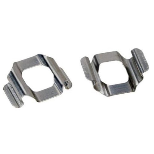 Två silverfärgade fjäderbleck för Avid/Sram BB7/Juicy bromsbelägg, presenterade i ett 2-pack. De ligger på en ljus bakgrund, vilket framhäver deras metalliska glans och detaljerade utformning.