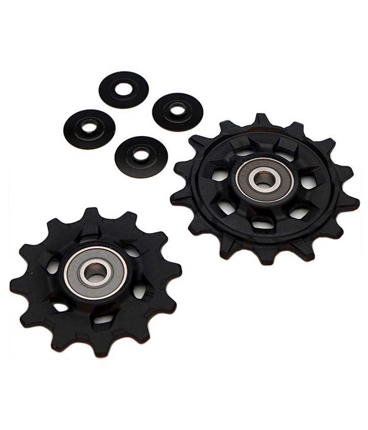 Rulltrissor-sram-GX-Eagle Svarta rulltrissor Sram Eagle GX (X01, XX1) 1x12-vxl, med lager och brickor, presenterade i detalj mot en ljus bakgrund med jämn belysning som framhäver deras design och funktion.