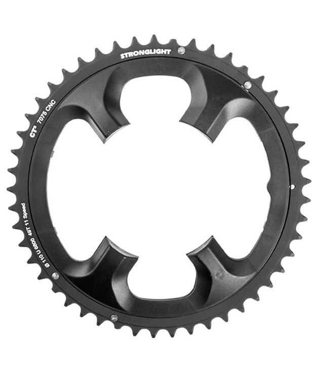 Stronglight-FC-6800 Svart Framdrev Stronglight CT2, 110 mm, designat för Shimano Ultegra FC-6800, i detaljrik närbild. Metalliskt och precisionsfräst med "STRONGlight" tydligt synligt. Studioljus framhäver formen.