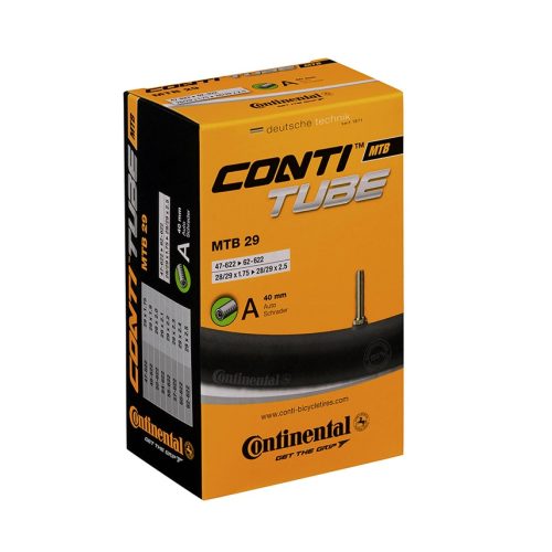 En Continental MTB 28/29"-slangförpackning i klara, varma färger. Förpackningen är av kartong och ljuset framhäver texten och bilden av slangen på framsidan.