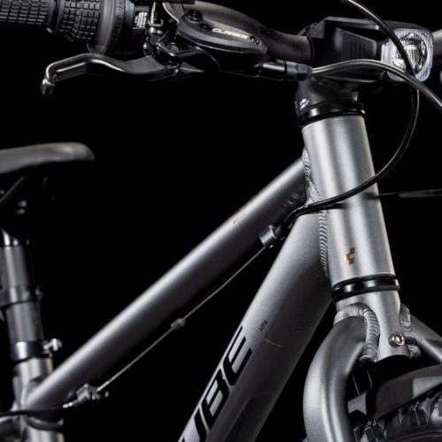 Grå Cube Acid 200 Allroad Disc barncykel, 20 tum med 1x7 växlar.