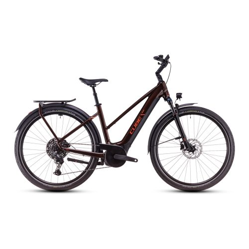 Brun Cube Touring Hybrid Pro 625 elcykel med lågt insteg.