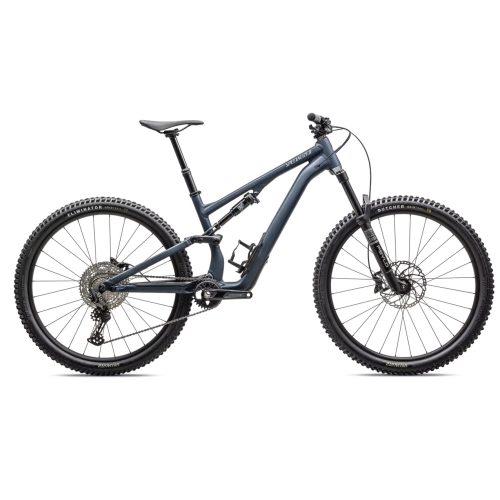Blå Specialized Stumpjumper Mountainbike med 29-tums hjul