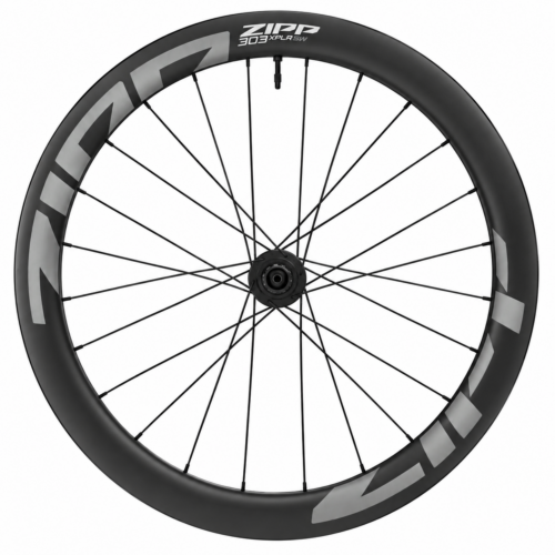 Ett svart Hjulpar Zipp 303 XPLR SW Hookless Tubeless/Clincher-cykelhjul i kolfiber med vit logotyp, med en djup fälg och 24 ekrar, fotograferat mot en vit bakgrund.