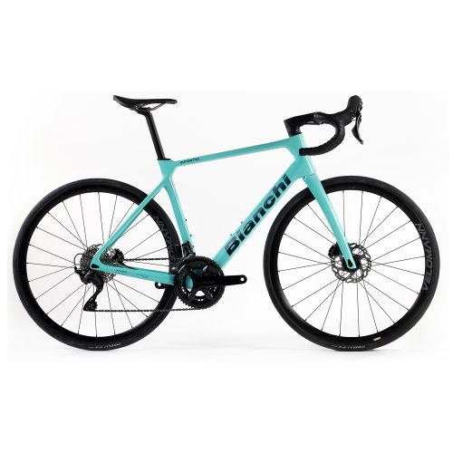 Bianchi Infinito 105 Landsvägscykel, celeste färg, perfekt för långa och snabba turer.