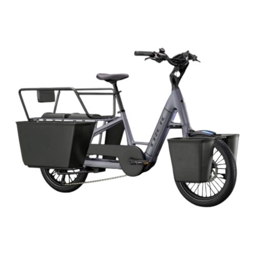 Grå Trek Fetch+ 2 Lastcykel med röda och gröna detaljer, lastkorgar fram och bak.