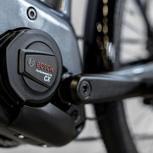 Bosch Performance Line CX-motor på grå Elcykel Trek Allant+ 6 Stagger.