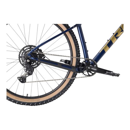 Detaljvy av en Trek Marlin 5 mountainbike med 27,5-tumshjul och 1x9 växlar.