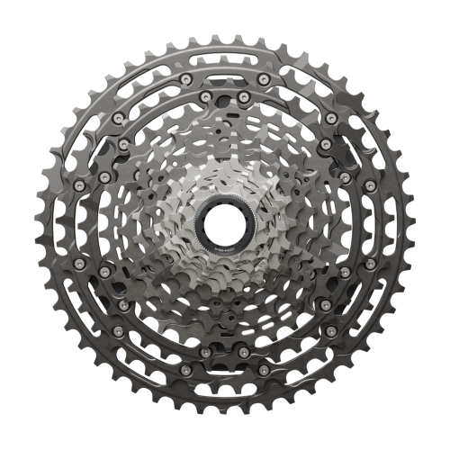 Shimano XTR M9250 bakväxel, en 12-delad kassett för mountainbike. Silverfärgade kuggar och svart centrum.