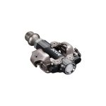 Shimano XTR M9250 SPD-pedal i silver och svart, detaljerad vy.