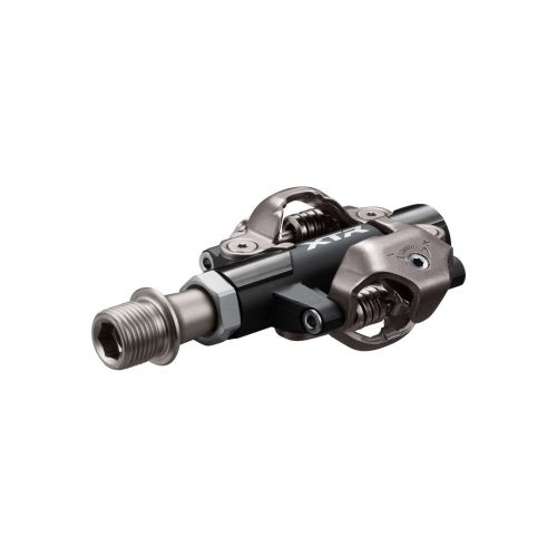 Närbild på en Shimano XTR M9250 SPD-pedal i silver och svart.