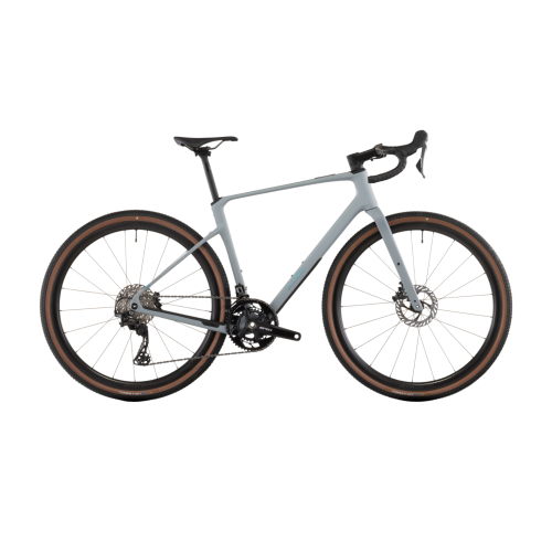 Grå/Blå Cube Nuroad C:62 Pro gravelcykel med bruna däck.