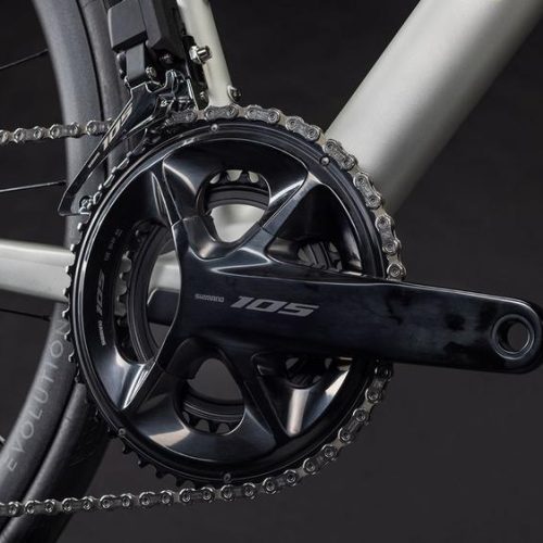 Shimano 105 Di2 växel på en Racer Cube Attain C:62 SLX landsvägscykel.