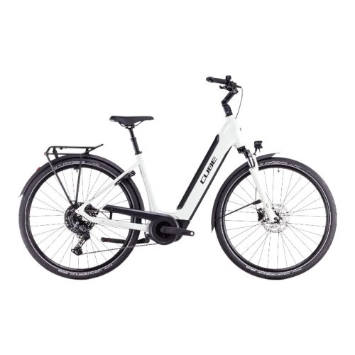 Vit elcykel Cube Supreme Hybrid ONE 500, 10-växlad med pakethållare och skärmar.