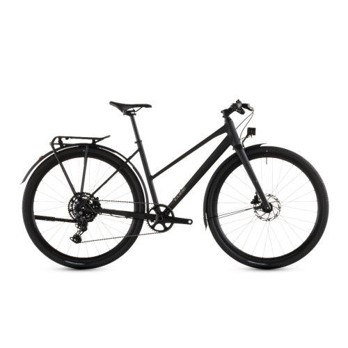 Svart Cube Nulane PRO FE step through cykel med pakethållare och skärmar.
