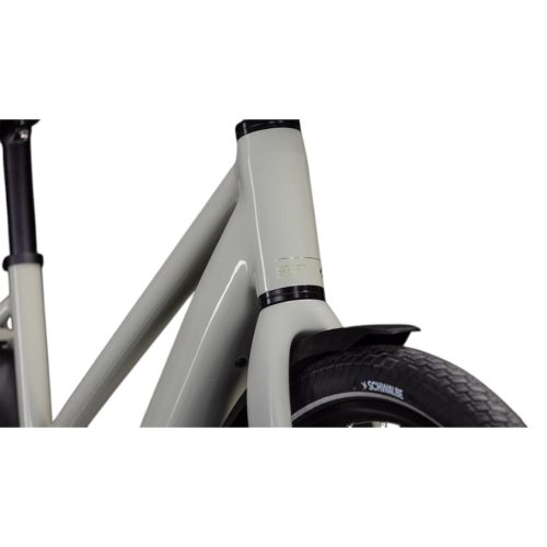 Detalj av en beige Cube Editor Hybrid SLX 400X FE elcykel.
