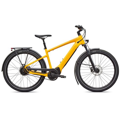 Gul Specialized Turbo Vado 4.0 LGH elcykel med skärmar och pakethållare.