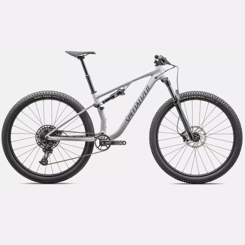 En grå Specialized Chisel 29″ fullfjädrad mountainbike med 1x12-växlad drivlina