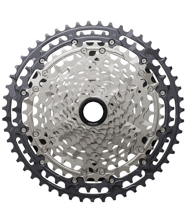 CS-M8200-12-10-51T Shimano XTR M9200 kassett, en 12-växlad Hyperglide+ kassett för cyklar, i grått och svart.